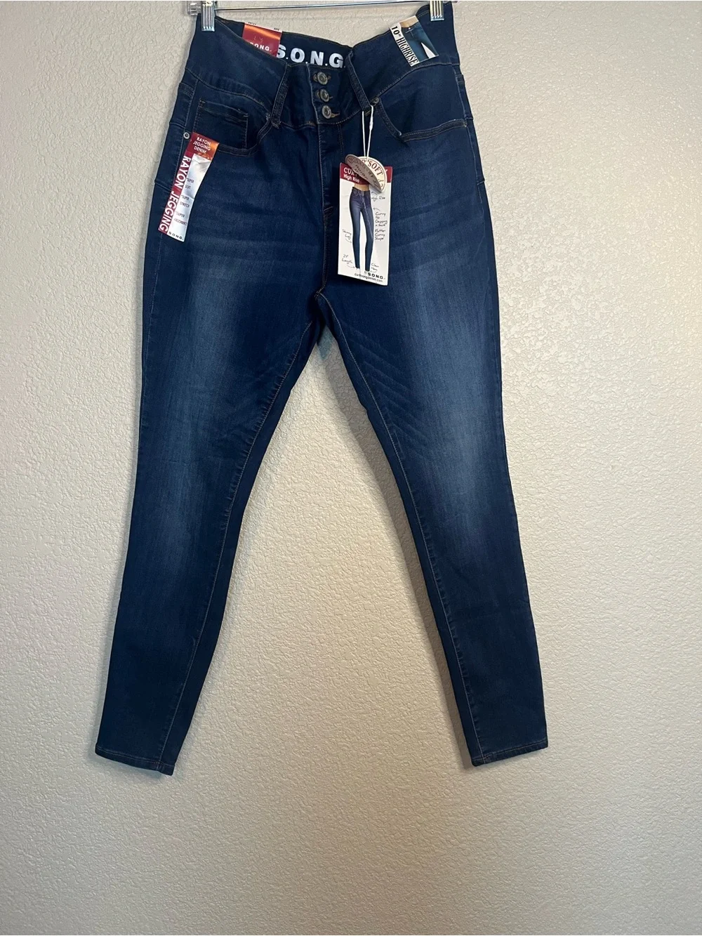 Women's Skinny Jeans in Dark Indigo Wash